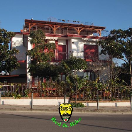 Villa Claudianna Bed & Bike Паестум Екстериор снимка