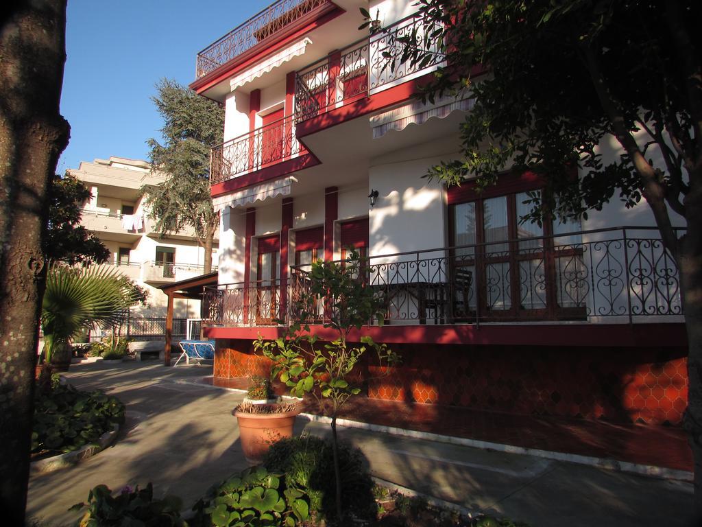 Villa Claudianna Bed & Bike Паестум Екстериор снимка